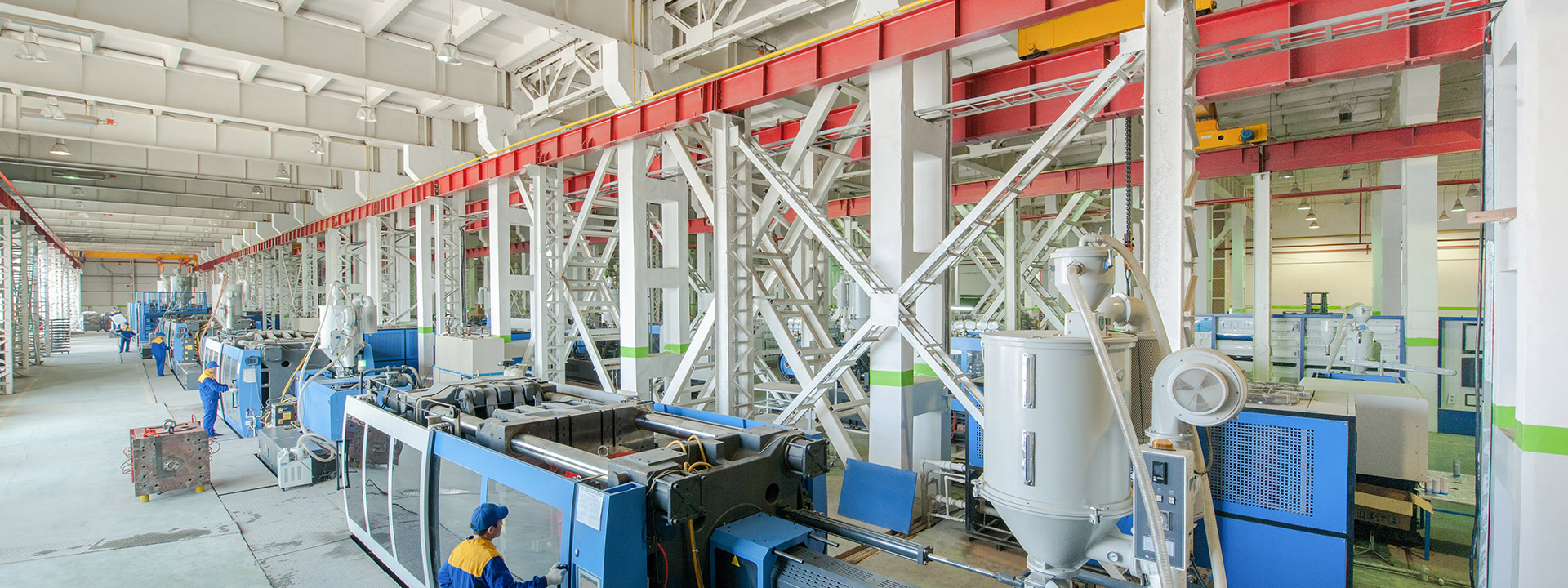 AGVs vs Traditional Material Handling: Why Automation is Leading the Way