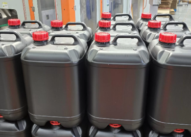 HDPE vs. PET: Choosing the Right Plastic for Your Packaging