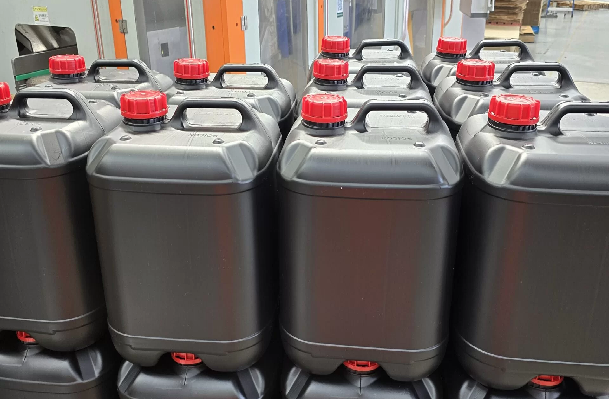 HDPE vs. PET: Choosing the Right Plastic for Your Packaging